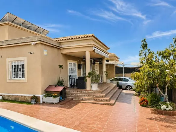 5-bedroom Villa In Torrevieja, Spain (170 M²)