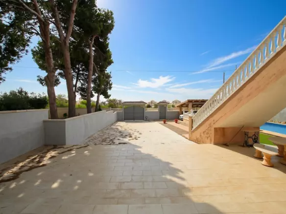 5-bedroom Villa In Orihuela Costa, Spain (220 M²)