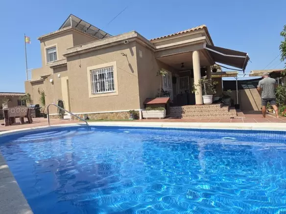 5-bedroom Villa In Torrevieja, Spain (170 M²)