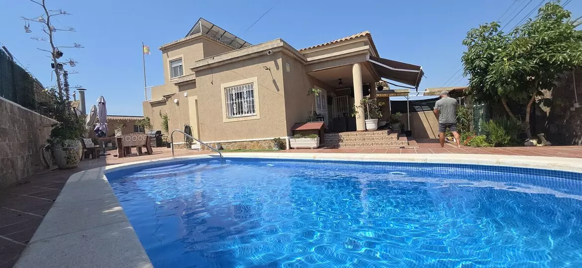 5-bedroom Villa In Torrevieja, Spain (170 M²)