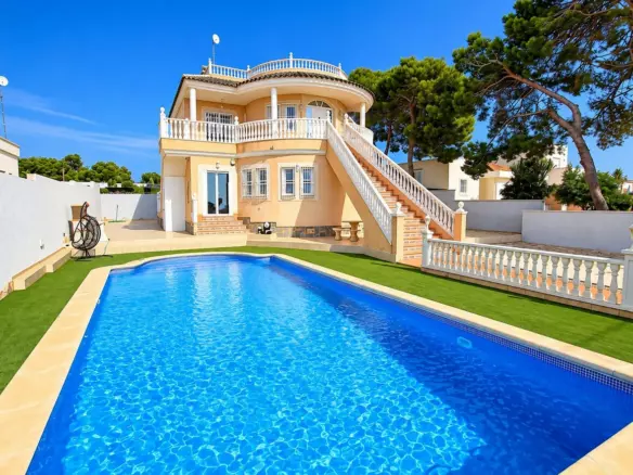 5-bedroom Villa In Orihuela Costa, Spain (220 M²)