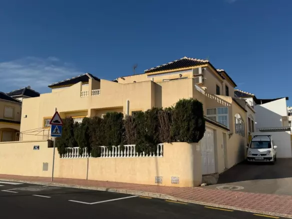 3-bedroom Villa In Torrevieja, Spain (90 M²)