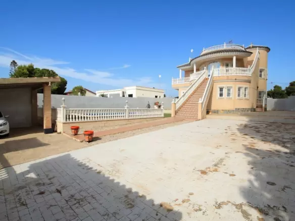 5-bedroom Villa In Orihuela Costa, Spain (220 M²)
