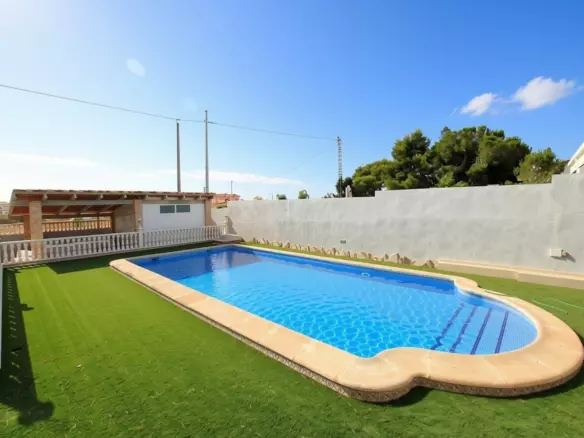 5-bedroom Villa In Orihuela Costa, Spain (220 M²)