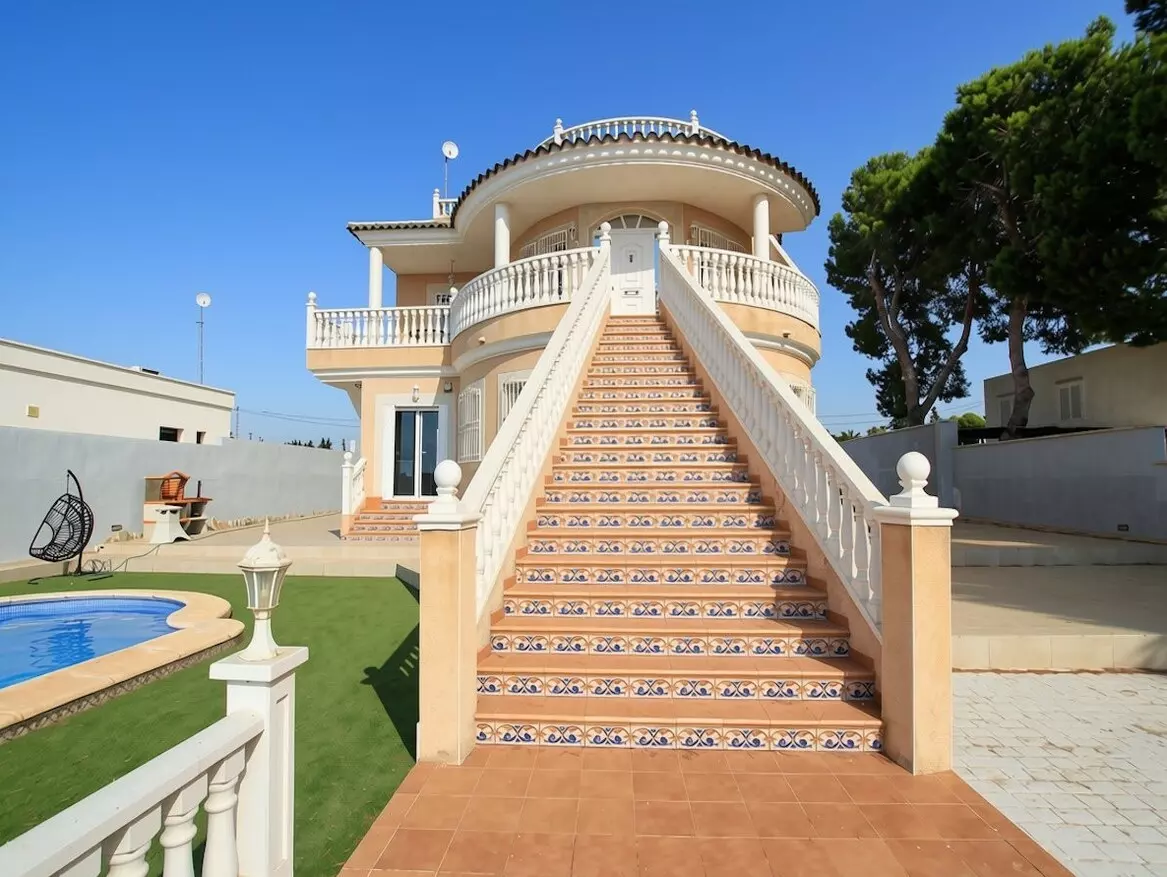 5-bedroom Villa In Orihuela Costa, Spain (220 M²)