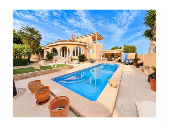 4-bedroom Villa In Ciudad Quesada, Spain (175 M²)