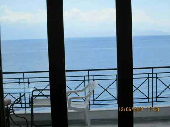 3-bedroom Flat In Petalidi, Greece (110 M²)