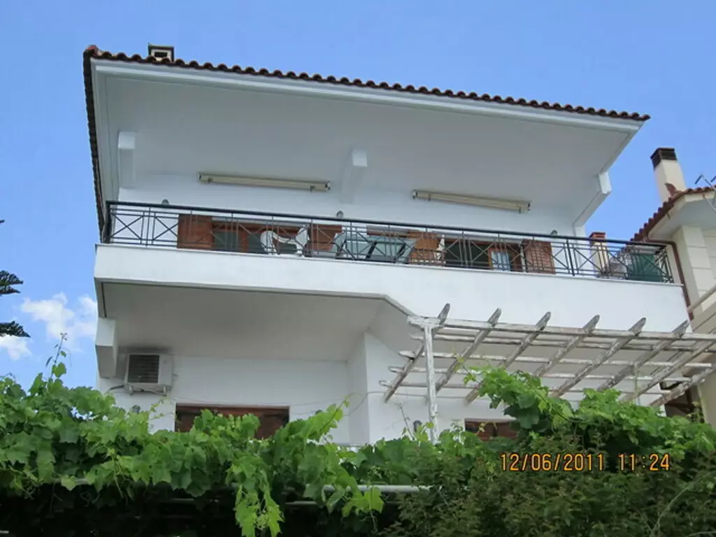 3-bedroom Flat In Petalidi, Greece (110 M²)