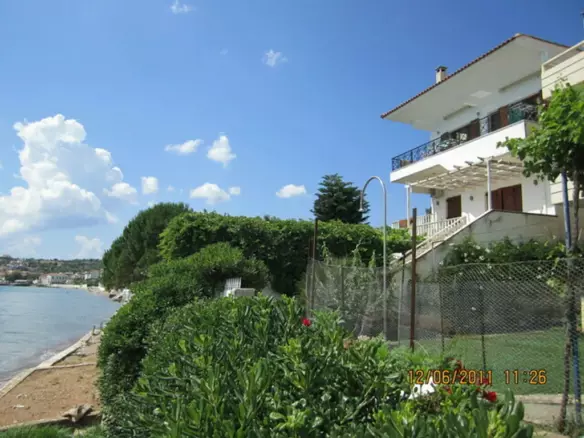 3-bedroom Flat In Petalidi, Greece (110 M²)