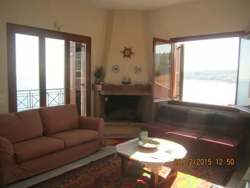 3-bedroom Flat In Petalidi, Greece (110 M²)