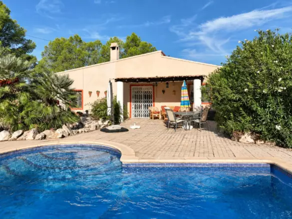 3-bedroom Country House In Pinoso, Spain (195 M²)
