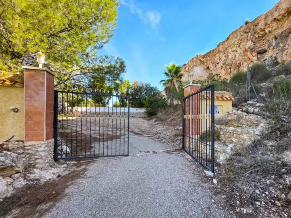 3-bedroom Country House In Pinoso, Spain (195 M²)