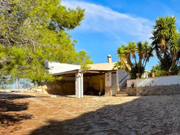 3-bedroom Country House In Pinoso, Spain (195 M²)
