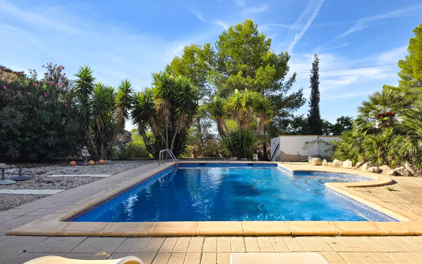 3-bedroom Country House In Pinoso, Spain (195 M²)