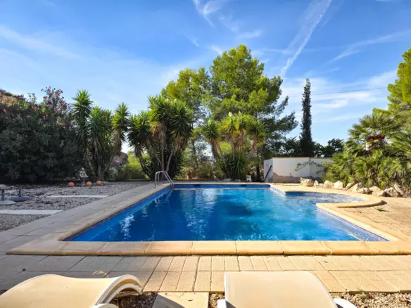 3-bedroom Country House In Pinoso, Spain (195 M²)