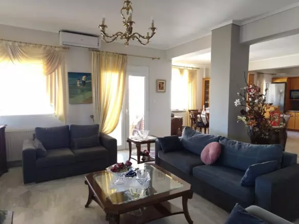 3-bedroom Flat In Thermaikos, Greece (200 M²)
