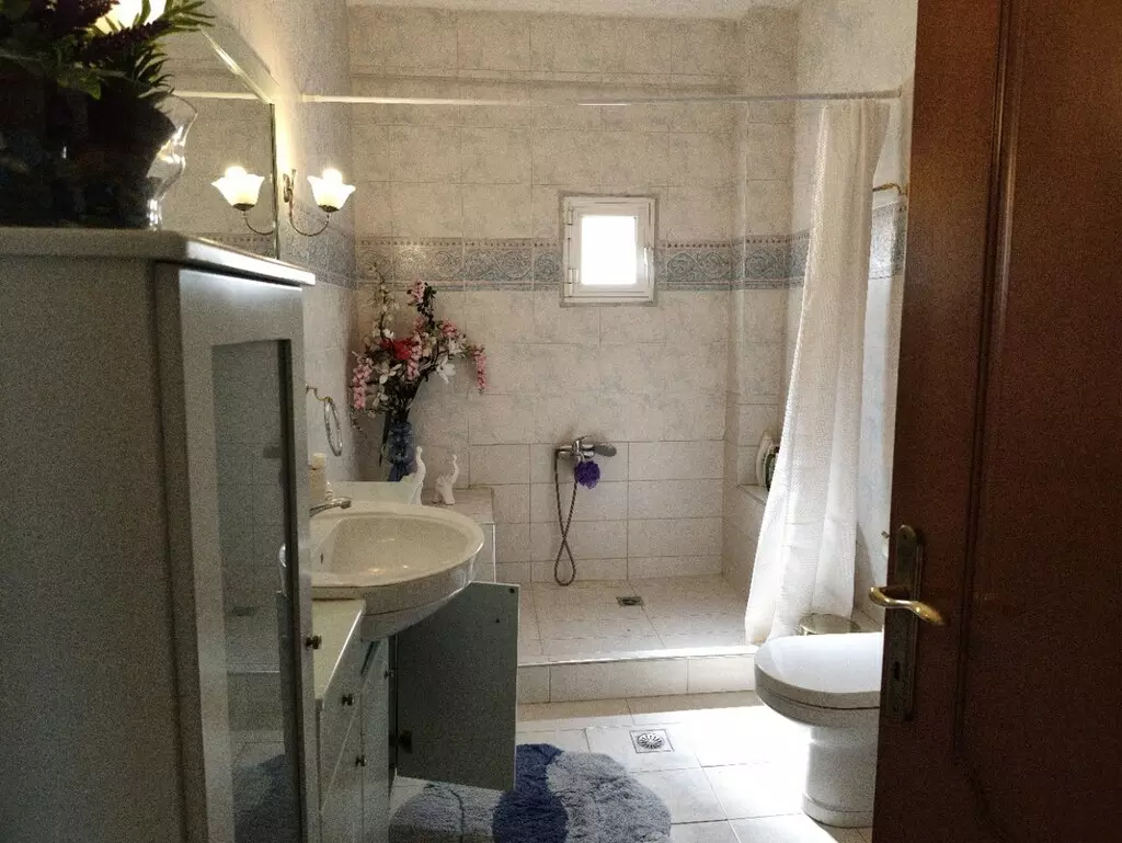 3-bedroom Flat In Thermaikos, Greece (200 M²)