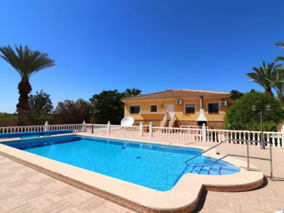 3-bedroom Country House In Catral, Spain (150 M²)