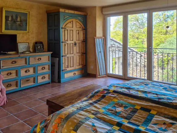 3-bedroom House (237 M²)
