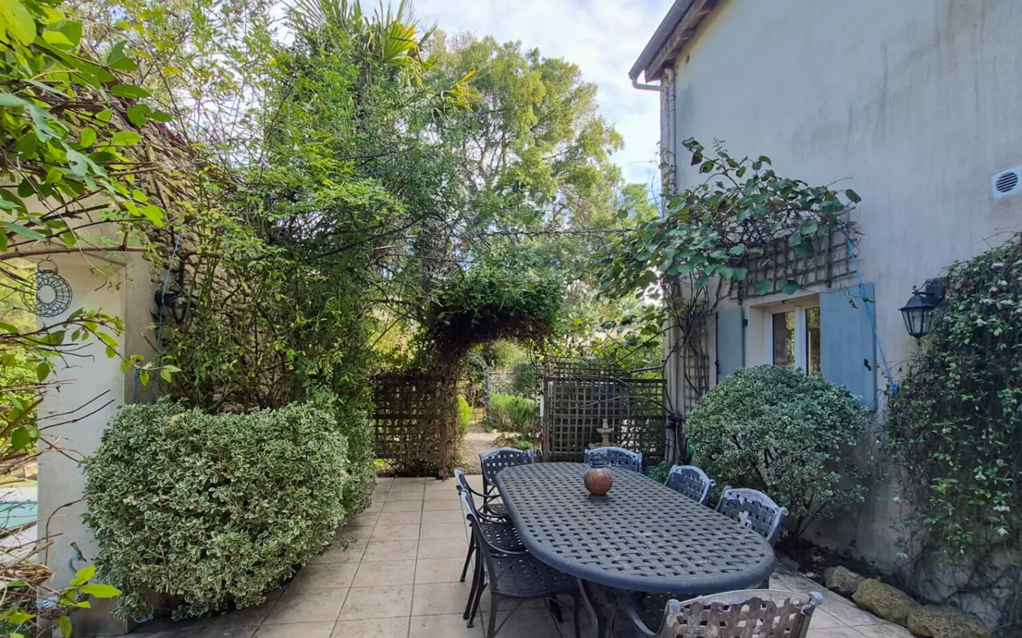 3-bedroom House (237 M²)