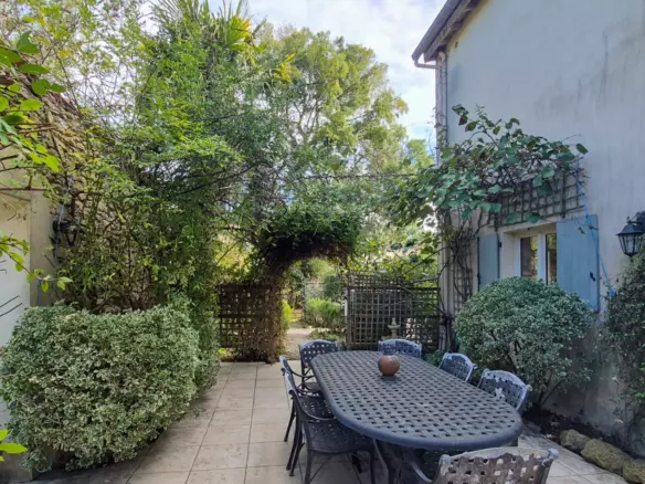 3-bedroom House (237 M²)