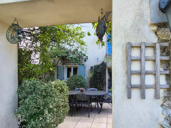 3-bedroom House (237 M²)