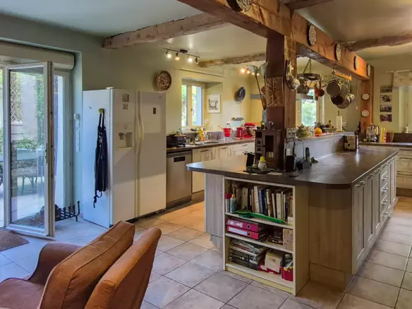 3-bedroom House (237 M²)