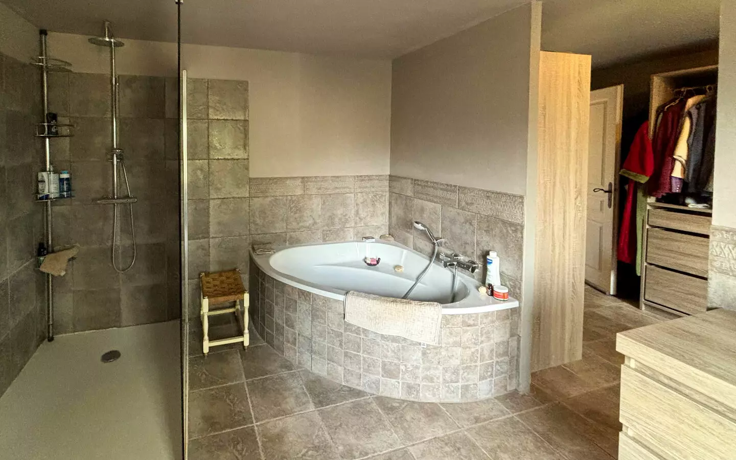 3-bedroom House (237 M²)