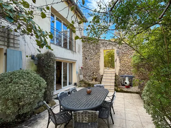 3-bedroom House (237 M²)