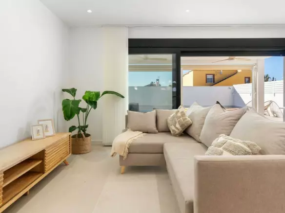 3-bedroom Villa In Torrevieja, Spain (104 M²)