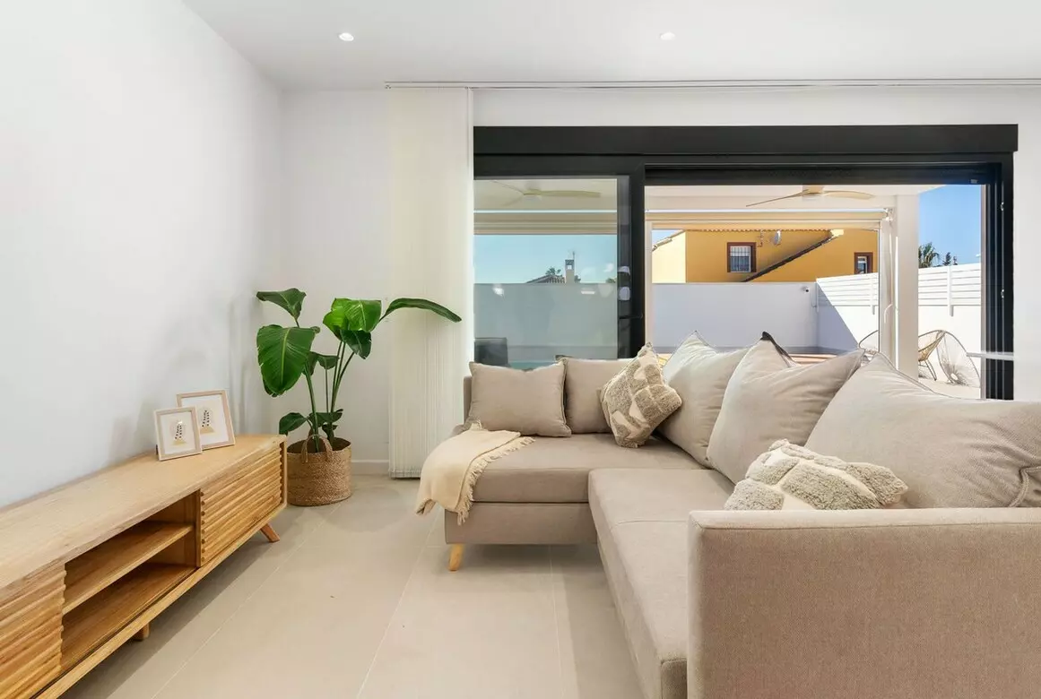 3-bedroom Villa In Torrevieja, Spain (104 M²)