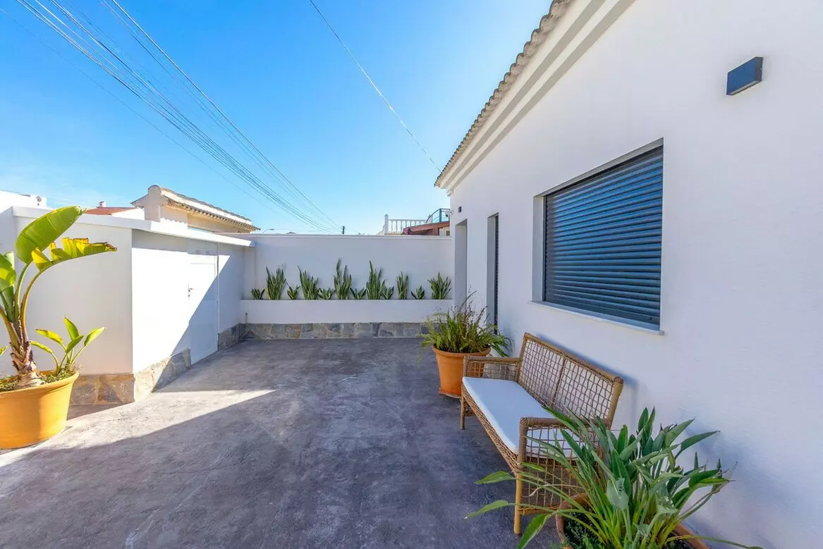 3-bedroom Villa In Torrevieja, Spain (104 M²)