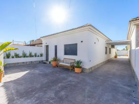 3-bedroom Villa In Torrevieja, Spain (104 M²)
