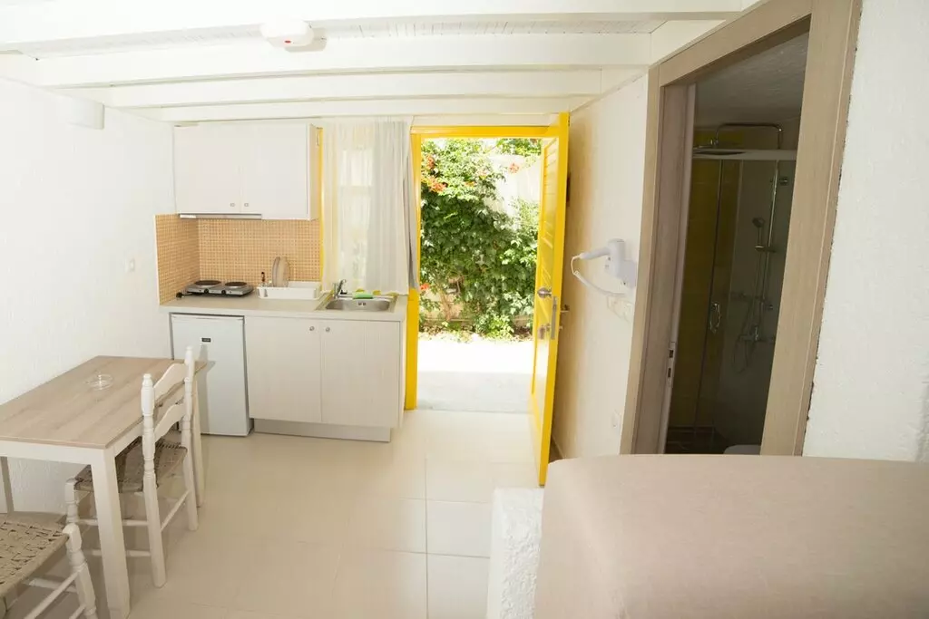 20-bedroom Hotel In Mallia, Greece (750 M²)