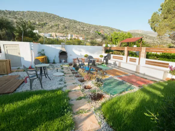 20-bedroom Hotel In Mallia, Greece (750 M²)
