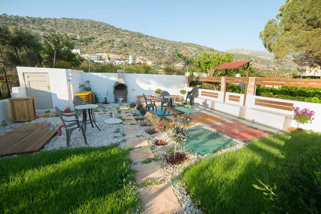 20-bedroom Hotel In Mallia, Greece (750 M²)