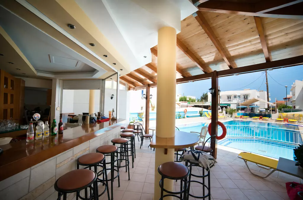 20-bedroom Hotel In Mallia, Greece (750 M²)