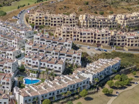 Live The Mediterranean Dream In Estepona, Frontline To Golf