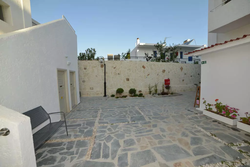 20-bedroom Hotel In Mallia, Greece (750 M²)