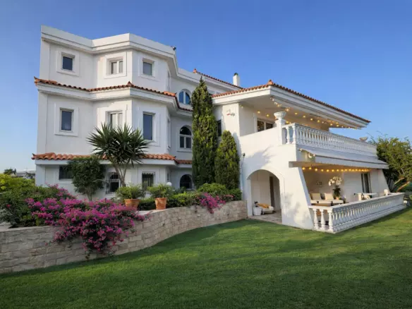 6-bedroom Villa In Kalivia Thorikou, Greece (418 M²)