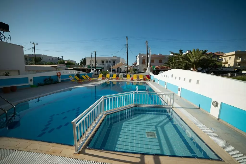 20-bedroom Hotel In Mallia, Greece (750 M²)