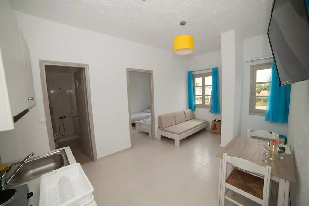 20-bedroom Hotel In Mallia, Greece (750 M²)