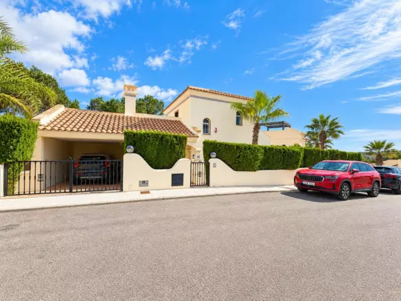 5-bedroom Villa In Orihuela Costa, Spain (550 M² Plot)