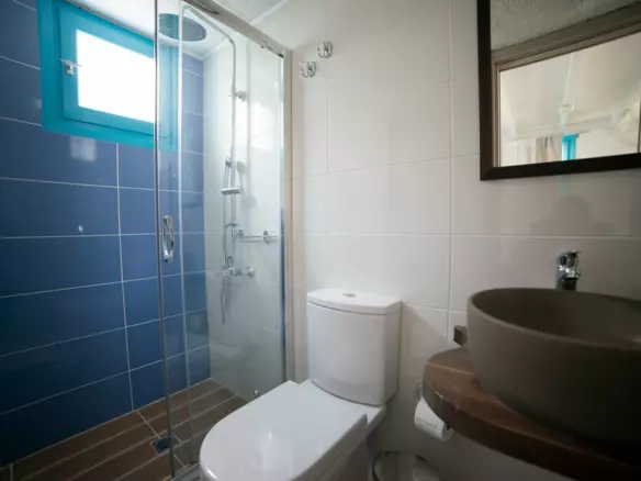20-bedroom Hotel In Mallia, Greece (750 M²)