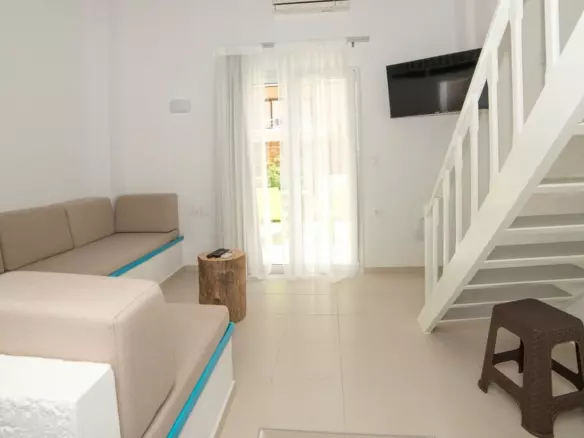 20-bedroom Hotel In Mallia, Greece (750 M²)