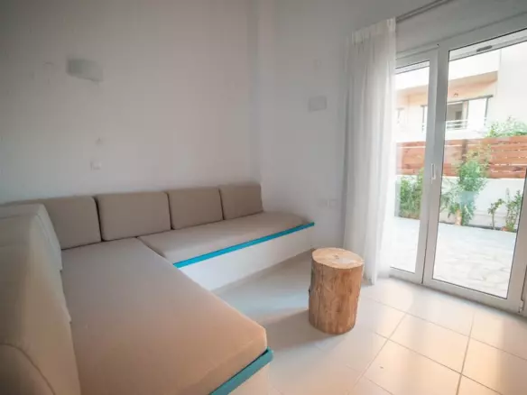 20-bedroom Hotel In Mallia, Greece (750 M²)