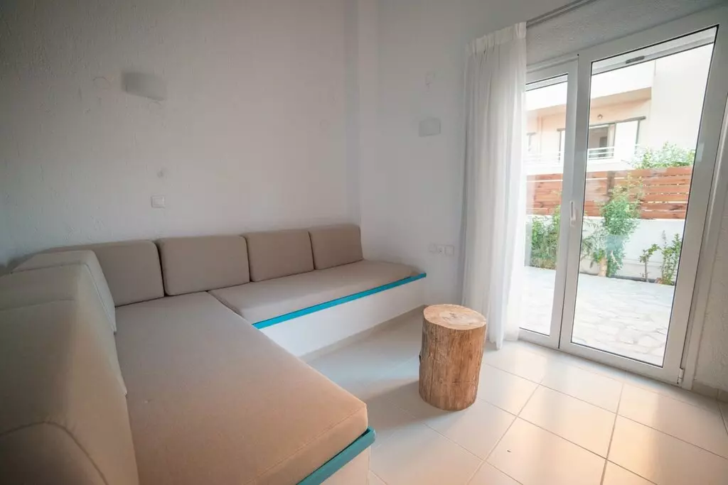 20-bedroom Hotel In Mallia, Greece (750 M²)